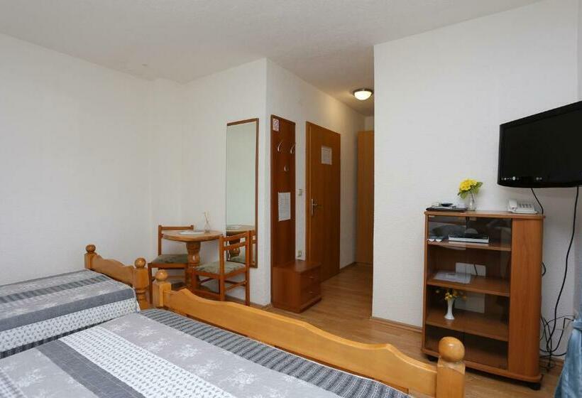חדר סטנדרט לשלושה, Rooms With A Parking Space Slunj, Plitvice   17485