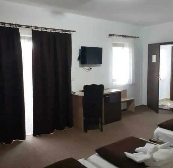 Standard Triple Room with Terrace, Pensiunea Scorilo