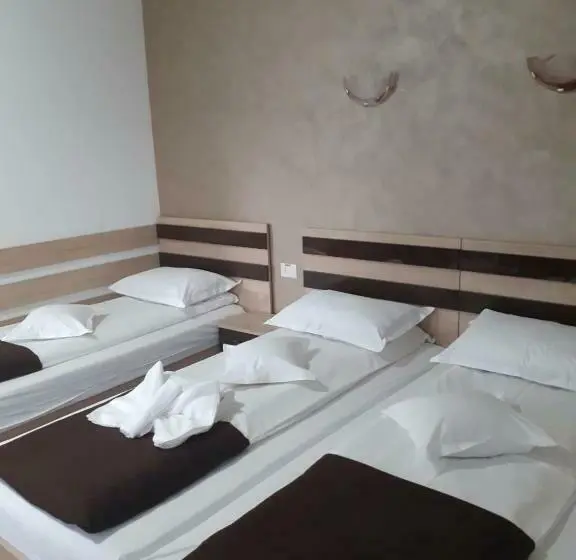 Standard Triple Room with Terrace, Pensiunea Scorilo