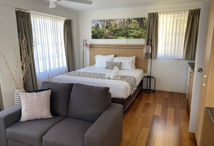 סוויטה דלוקס, Timbertown Motel