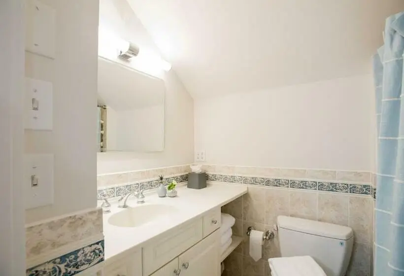 بانگلوی استاندارد 2 خوابه, The Bungalow
