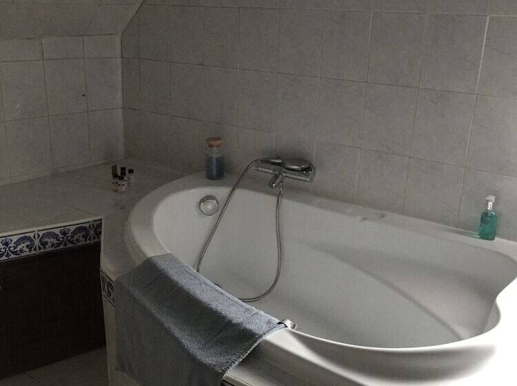 חדר משפחתי, Chez Fred Et Cecile