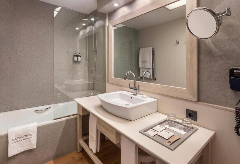 اتاق پریمیوم سه تخته, Catalonia Goya