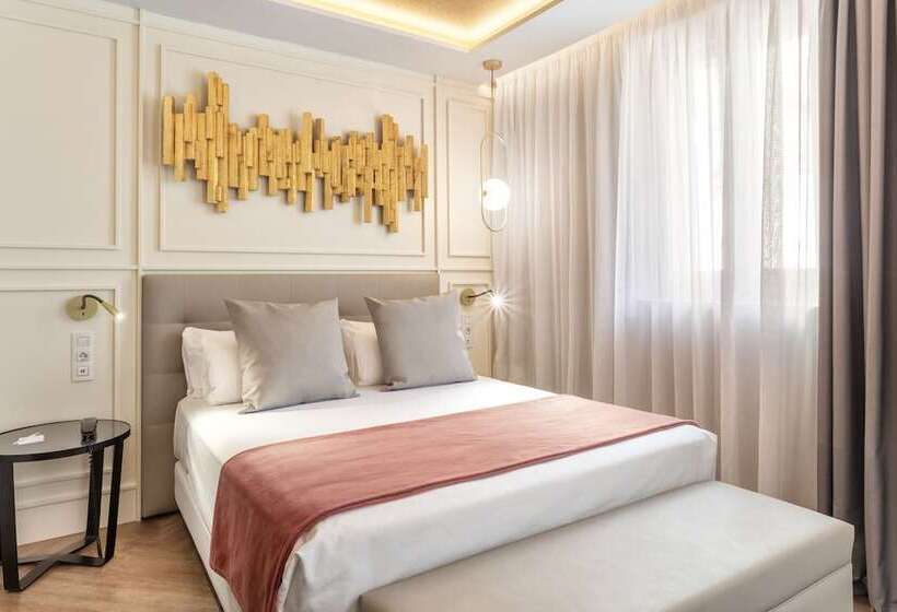 اتاق خانوادگی, Catalonia Goya