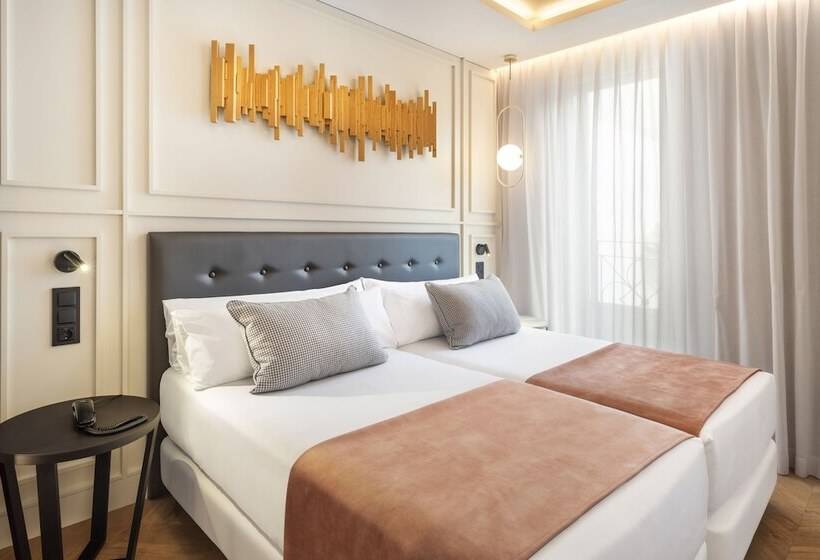 اتاق پریمیوم سه تخته, Catalonia Goya