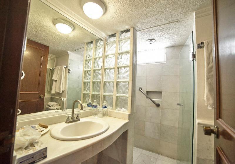 小型套房, Francis Drake