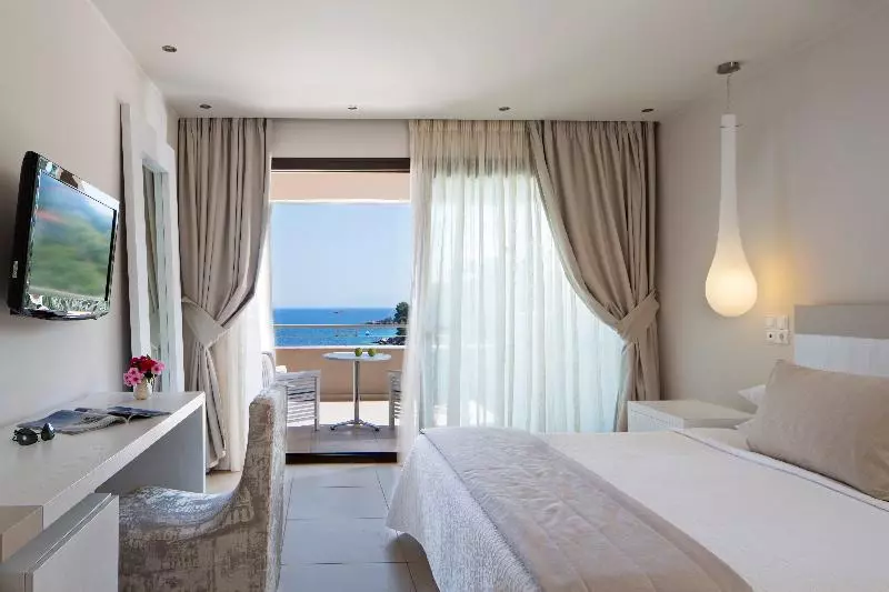 اتاق لوکس با چشمانداز دریا, Kassandra Bay Resort, Suites & Spa