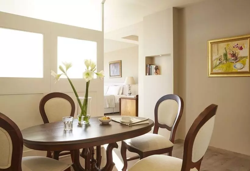 سوئیت پرزیدنت, Mon Repos Palace   Adults Only
