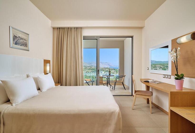 Семейный Номер Вид на Море, Princess Sun