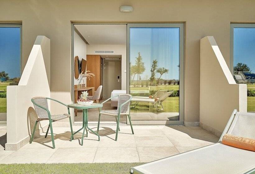 Номер Стандарт Вид на Бассейн, Princess Sun