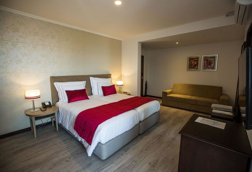 ジュニアスイート, Santa Cruz Village