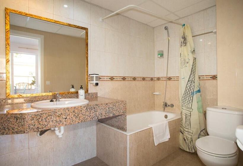 Трехместный Номер Стандарт с Балконом, Villa Barbara