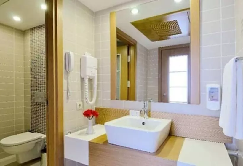 Standard Neljän Hengen Huone, Ladonia Hotels Adakule