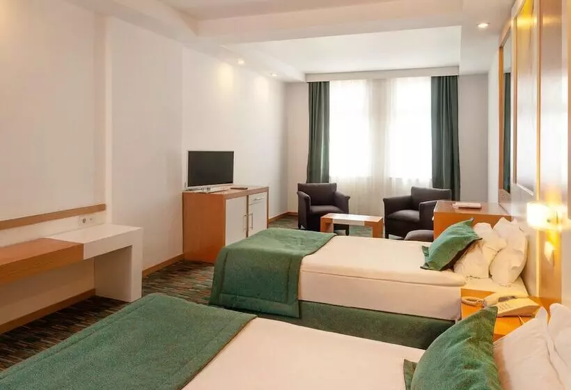 Standard Neljän Hengen Huone, Ladonia Hotels Adakule