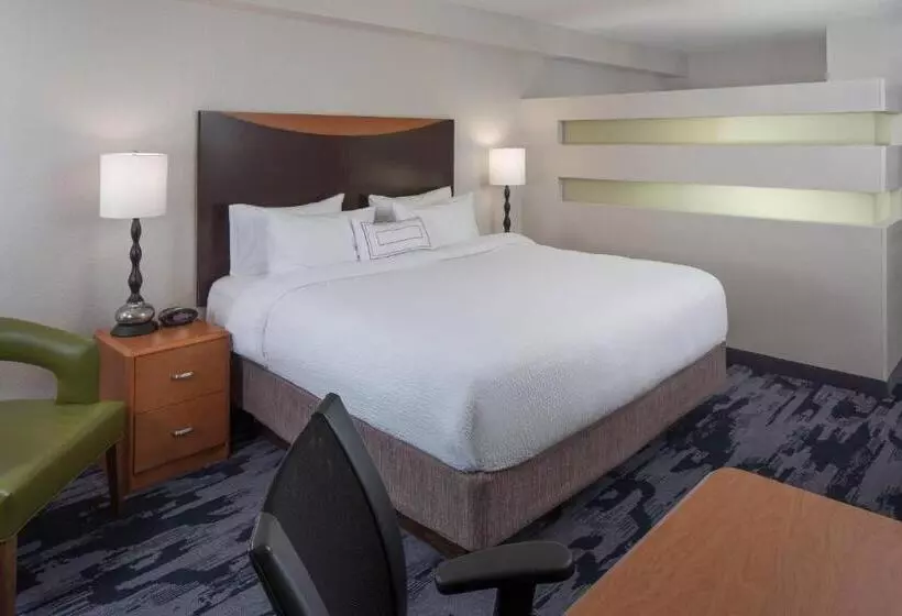 キングサイズベッドのスイートルーム, Fairfield Inn & Suites By Marriott Orlando Lake Buena Vista