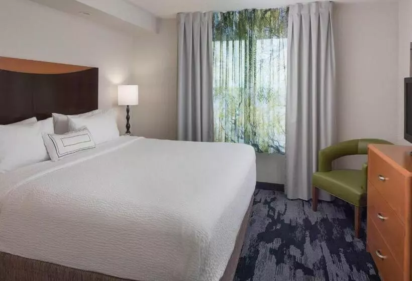キングサイズベッドのスイートルーム, Fairfield Inn & Suites By Marriott Orlando Lake Buena Vista