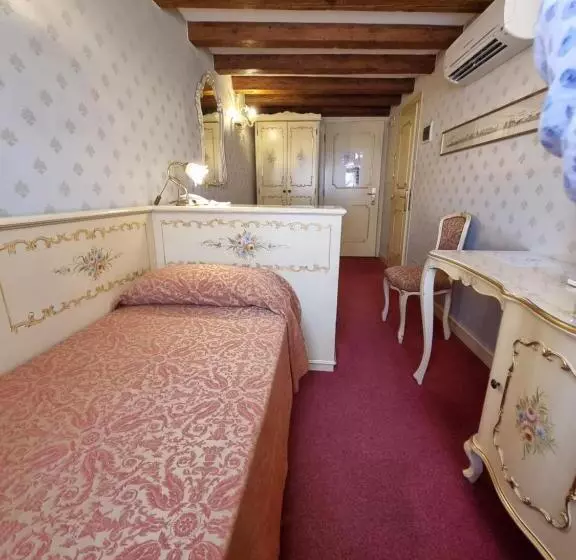 اتاق اکونومی, Locanda Al Leon
