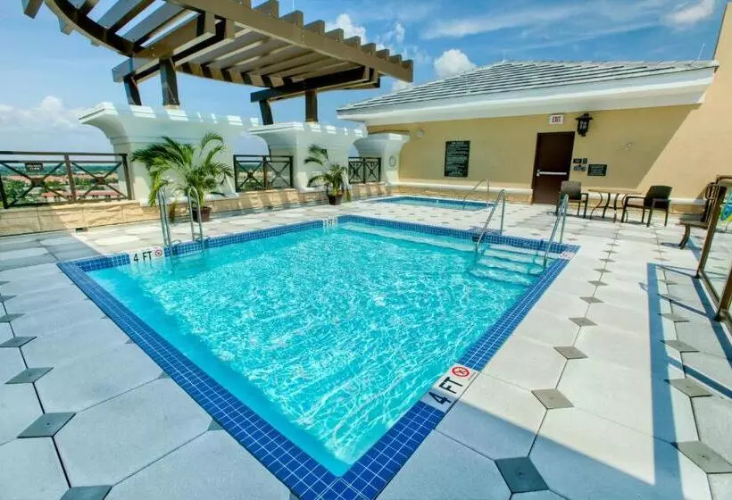 سوئیت کلاب, Ramada Plaza Resort & Suites By Wyndham Orlando Intl Drive