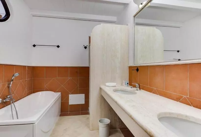 デラックスルーム, Sighientu Resort