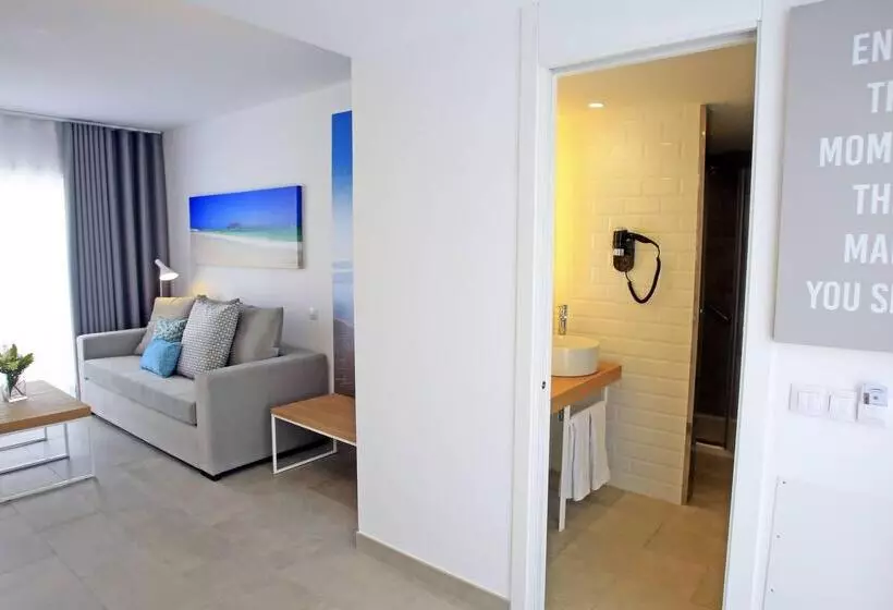 اتاق استاندارد با چشم‌انداز استخر, Bluesea Corralejo Village