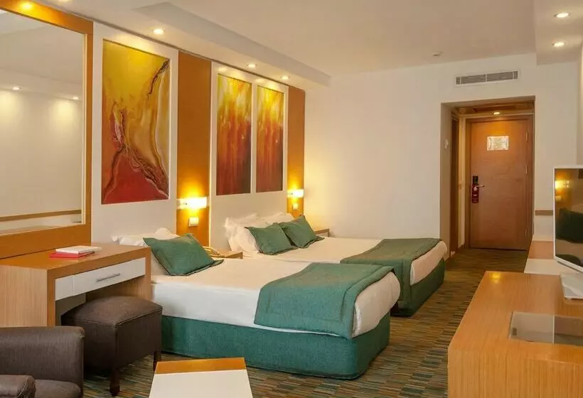 Standard Neljän Hengen Huone, Ladonia Hotels Adakule