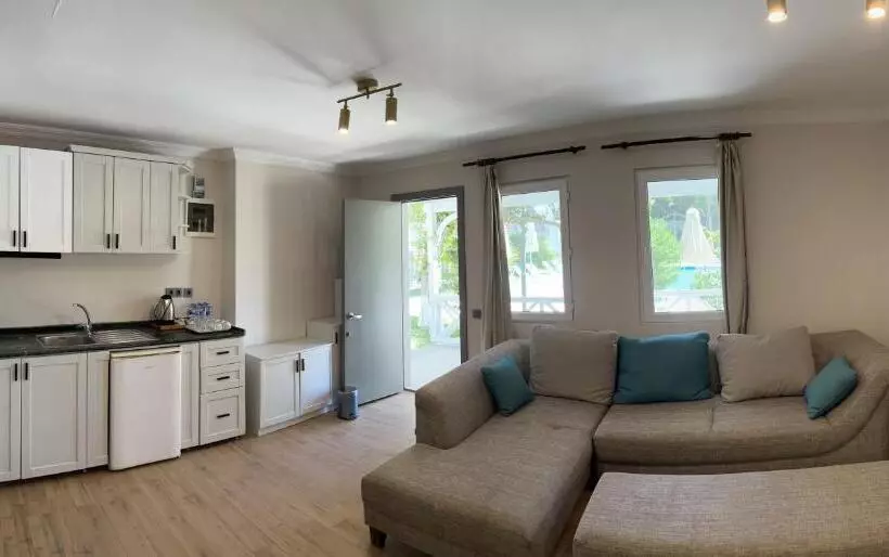 ویلای 3 خوابه, Moonshine Hotel & Suites