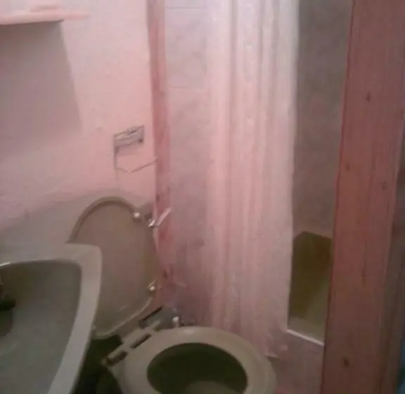 Habitació Triple Estàndard amb Balcó, Trevelyan