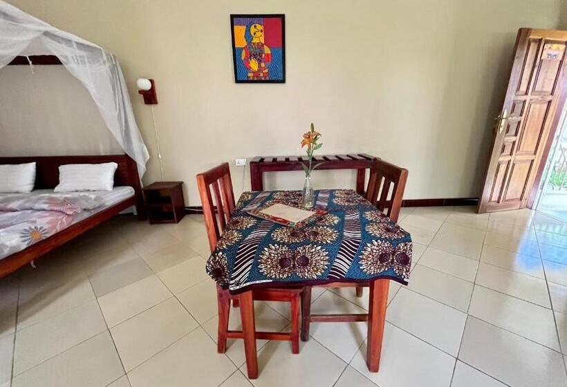 标准单人间, Charming Bungalows