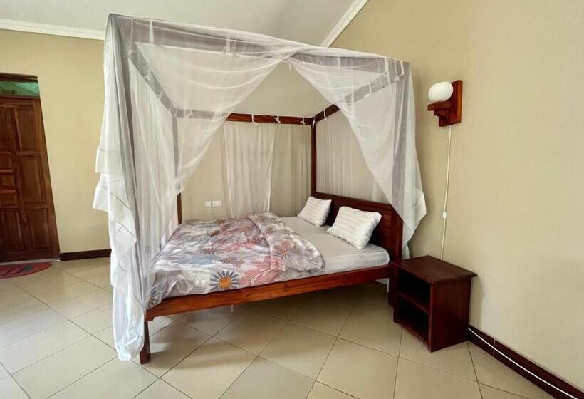 标准单人间, Charming Bungalows