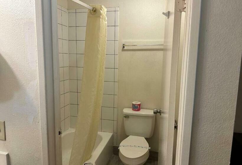 חדר סטנדרט יחיד, Highland Inn