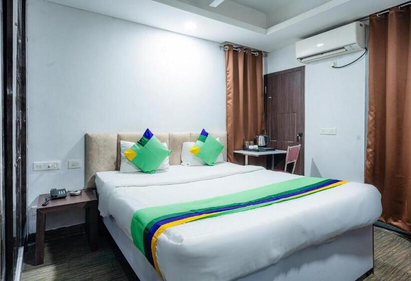 Standardrum, Treebo Silver Apartment