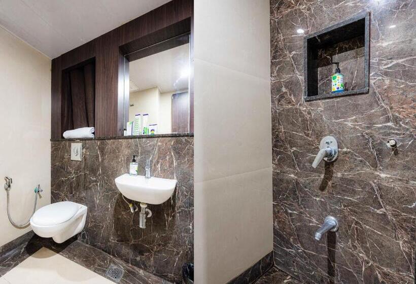 Deluxe Rum, Treebo Silver Apartment