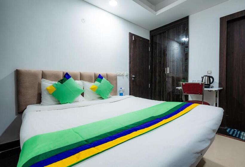 Deluxe Rum, Treebo Silver Apartment