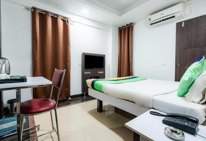 Deluxe Rum, Treebo Silver Apartment