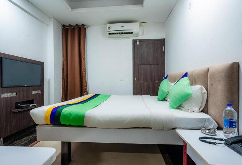 Deluxe Rum, Treebo Silver Apartment