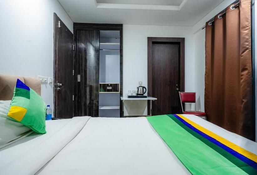 Deluxe Rum, Treebo Silver Apartment