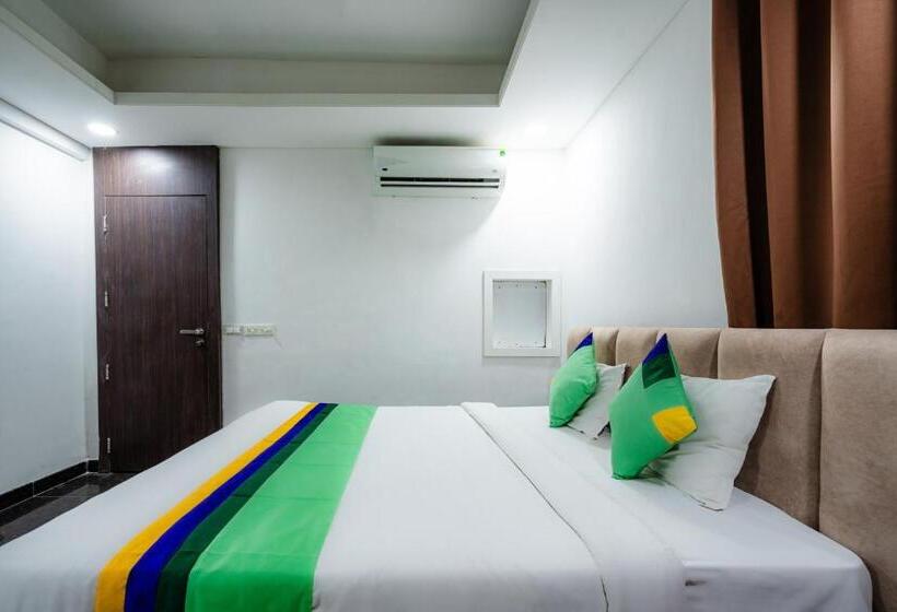 Superior Rum, Treebo Silver Apartment