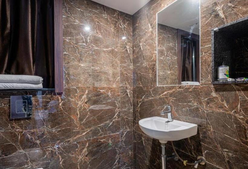 Superior Rum, Treebo Silver Apartment