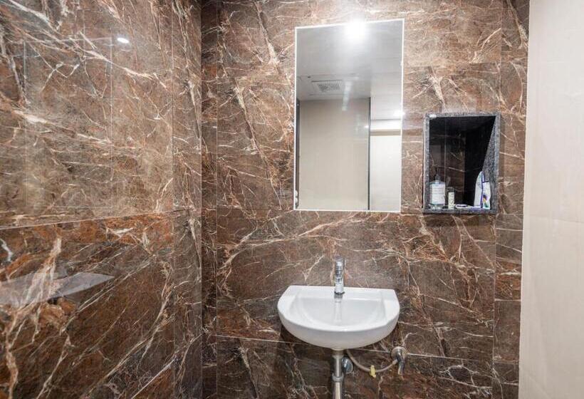 Superior Rum, Treebo Silver Apartment