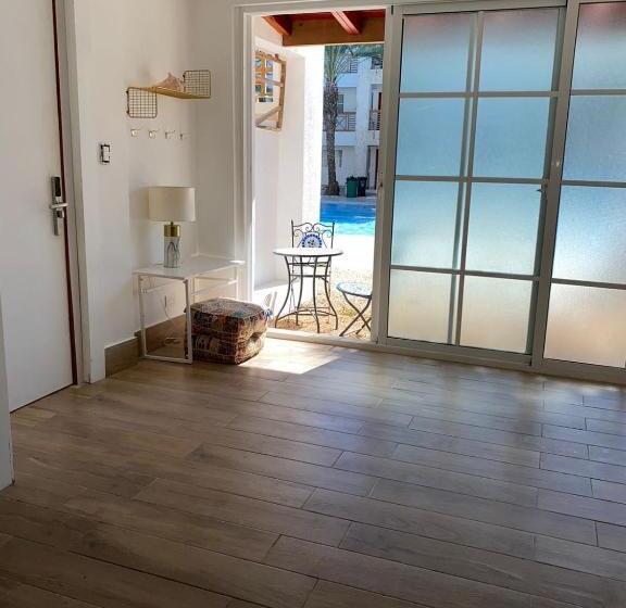 テラス付き1ベッドルームアパートメント, Tanama