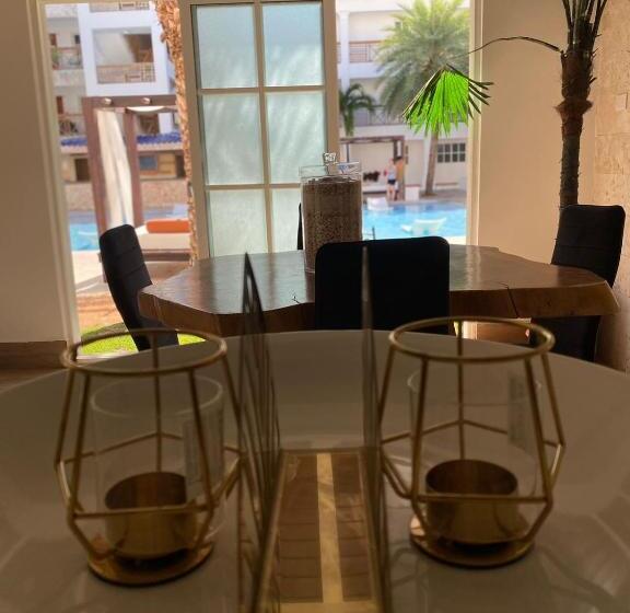 テラス付き1ベッドルームアパートメント, Tanama