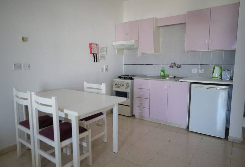 스탠다드 스튜디오, Astreas Beach