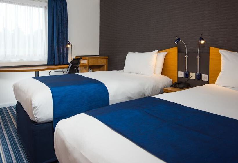 장애인을 위한 스탠다드 룸, Holiday Inn Express Bristol Filton, An Ihg