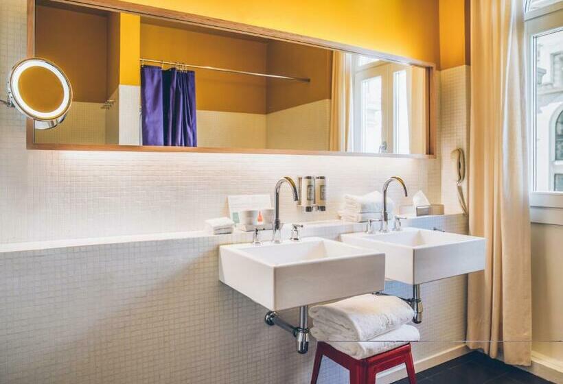 اتاق خانوادگی, Nômade Madrid