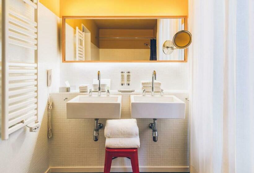 اتاق خانوادگی, Nômade Madrid