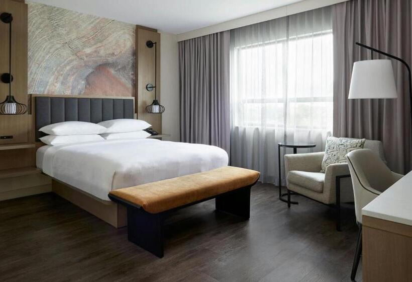 Quarto Estandar Cama Queen para Deficientes Físicos, Kingston Marriott