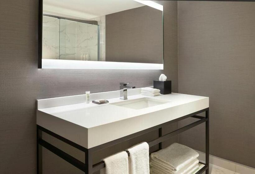 스탠다드 룸 킹사이즈 침대, Kingston Marriott