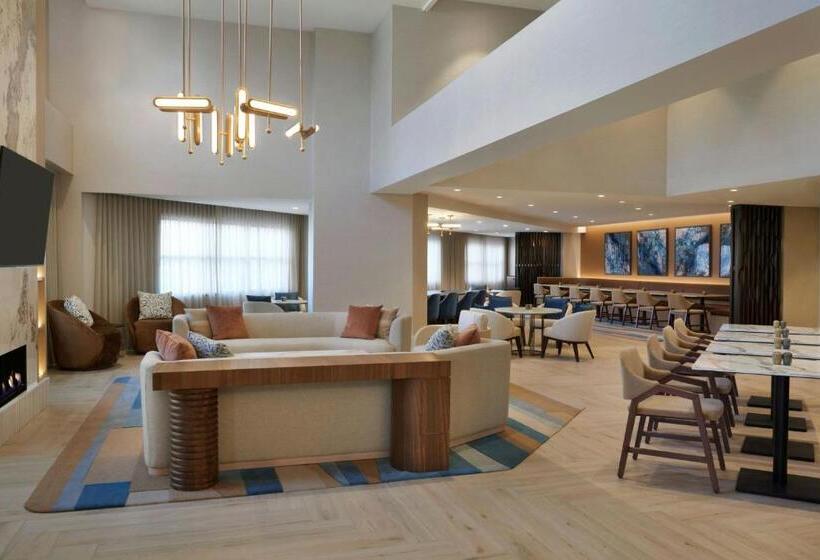 Quarto Clube Cama King, Kingston Marriott