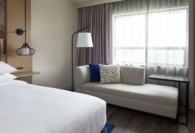 클럽 룸 킹침대, Kingston Marriott