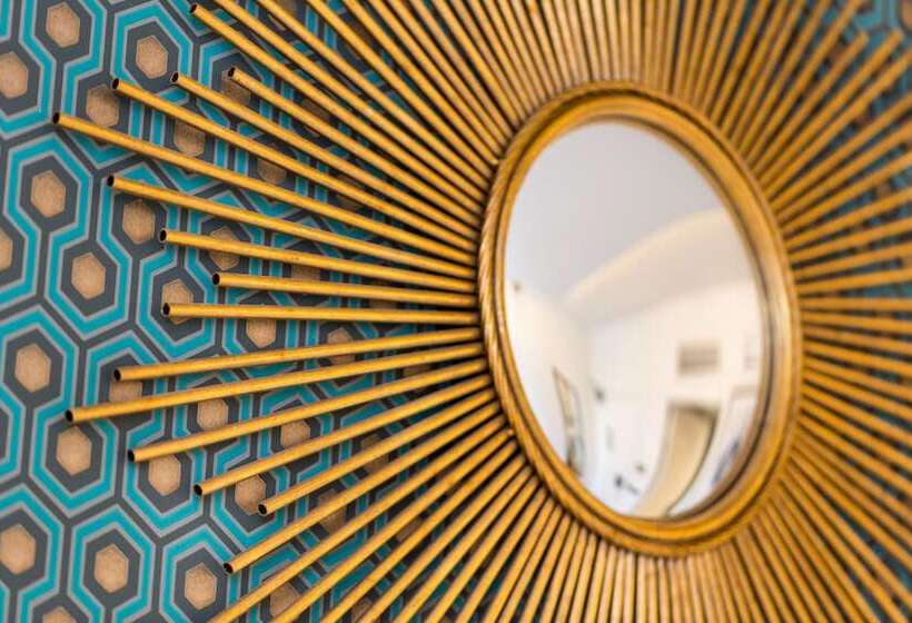 غرفة قياسية ثلاثية, Ohm By Happyculture